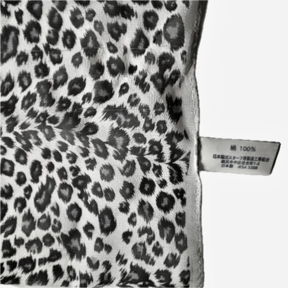 Women's Silk Cheetah Print Artisanal Neck Scarf White Charcoal Gray Blue 21x21"… - Picture 3 of 13